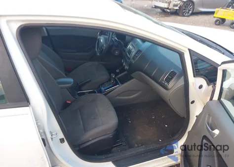 2017 Kia Forte Lx z USA, uszkodzony, nr VIN 3KPFK4A75HE094483